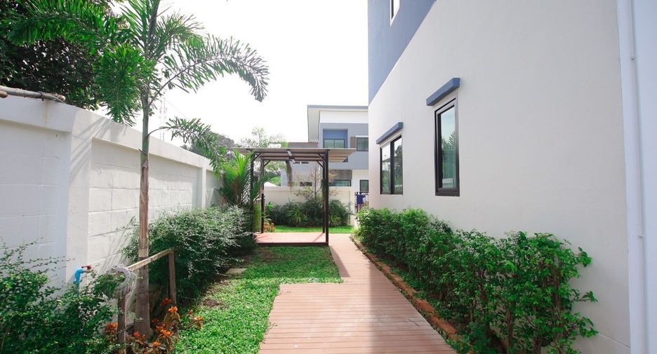 Casa adosada en venta de 4 habitaciones en Sattahip, Chonburi