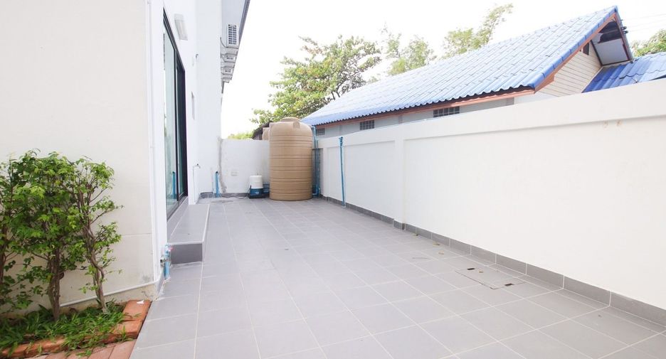 Casa adosada en venta de 4 habitaciones en Sattahip, Chonburi