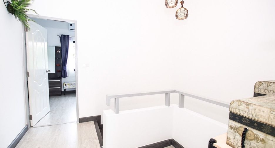 Casa adosada en venta de 4 habitaciones en Sattahip, Chonburi