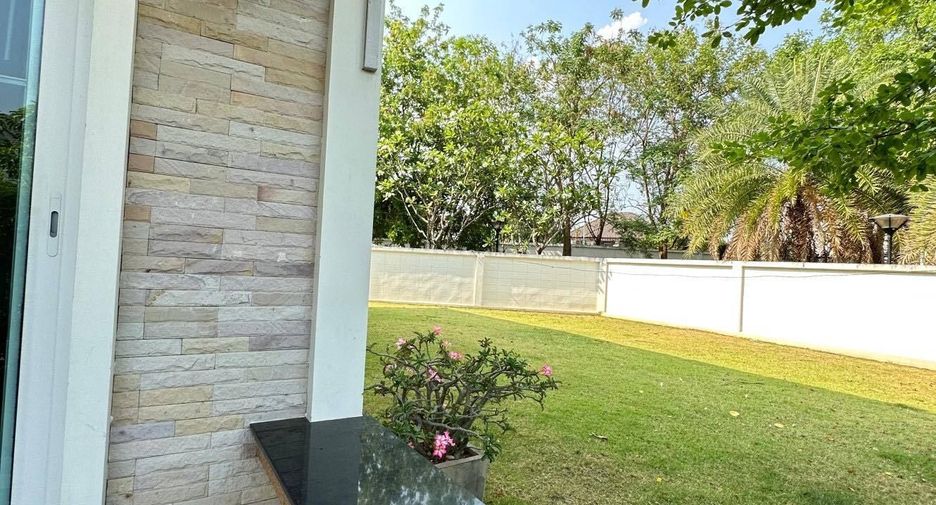 For sale 4 bedrooms house in Mueang Chiang Mai, Chiang Mai