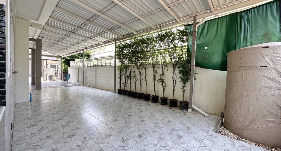 For sale 4 bedrooms house in Mueang Chiang Mai, Chiang Mai