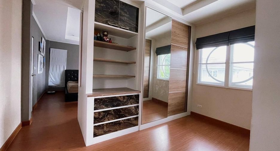 For sale 4 bedrooms house in Mueang Chiang Mai, Chiang Mai