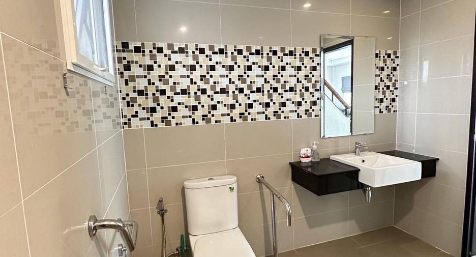 For sale 4 bedrooms house in Mueang Chiang Mai, Chiang Mai