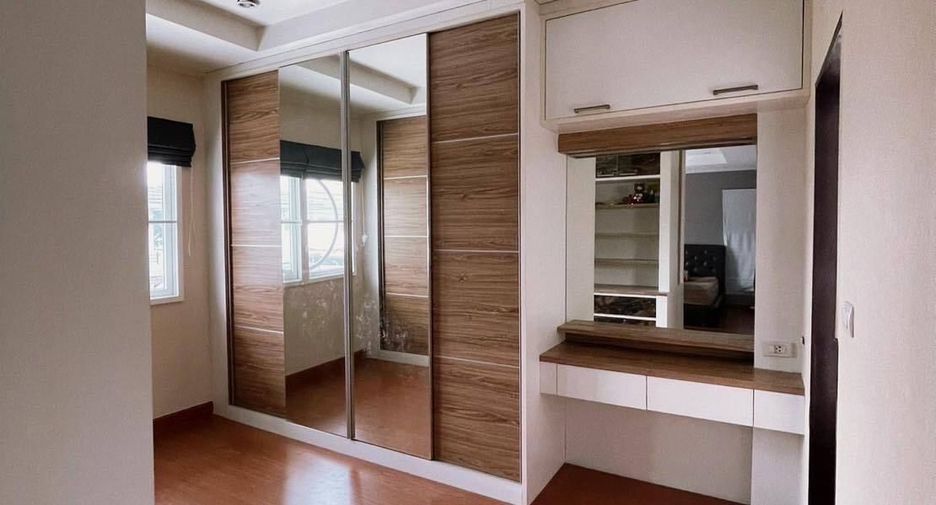 For sale 4 bedrooms house in Mueang Chiang Mai, Chiang Mai