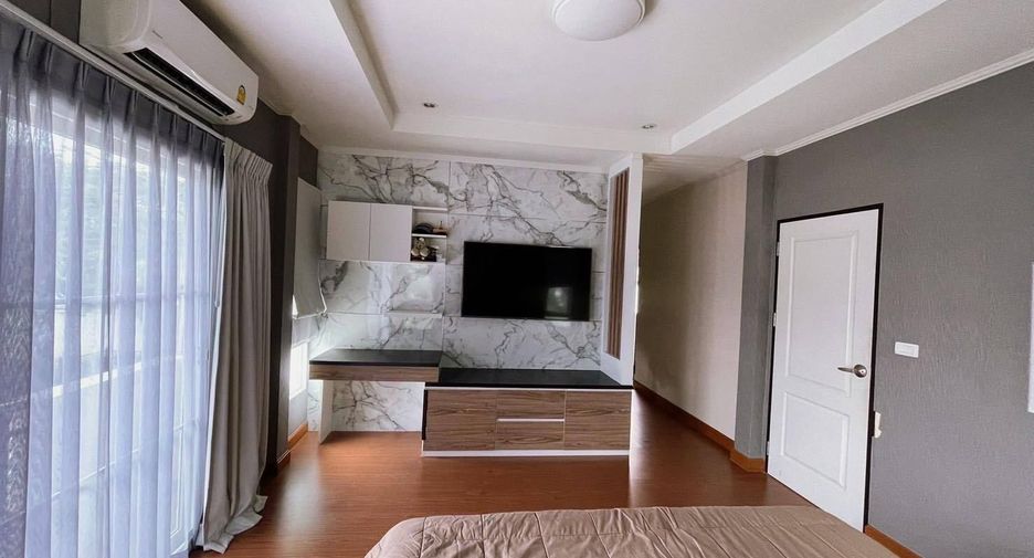 For sale 4 bedrooms house in Mueang Chiang Mai, Chiang Mai
