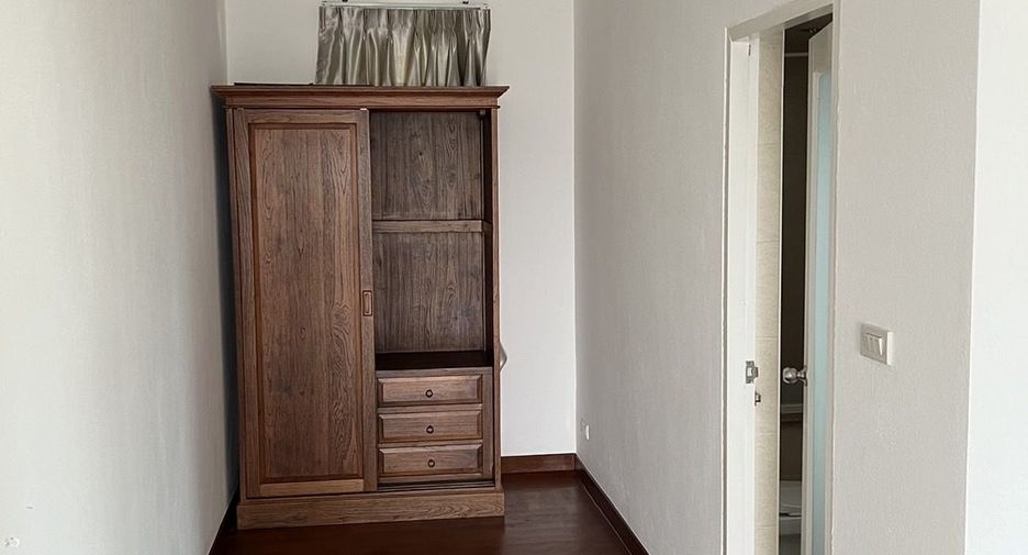 For sale 4 bedrooms house in Hang Dong, Chiang Mai