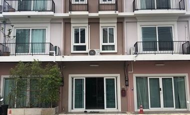 For rent 3 bedrooms townhouse in Mueang Chiang Mai, Chiang Mai