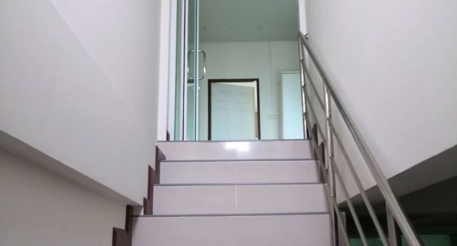 For sale 5 bedrooms townhouse in San Kamphaeng, Chiang Mai