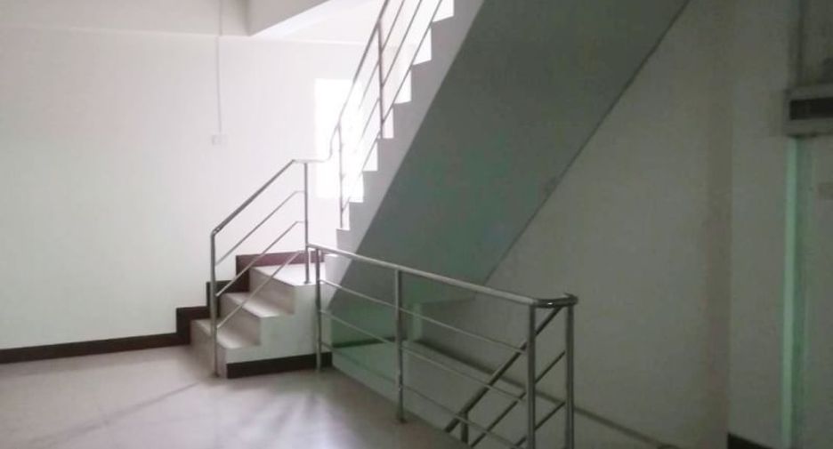 For sale 5 bedrooms townhouse in San Kamphaeng, Chiang Mai