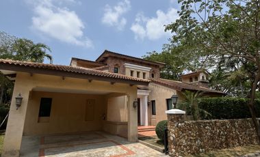 For rent 3 ベッドルーム villa in Sattahip, Chonburi