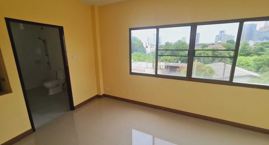 For sale and for rent 4 bedrooms townhouse in Yan Nawa, Bangkok