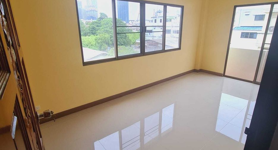 For sale and for rent 4 bedrooms townhouse in Yan Nawa, Bangkok