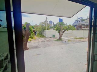 For sale and for rent 4 bedrooms townhouse in Yan Nawa, Bangkok