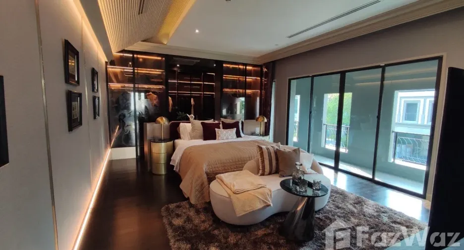 For sale 5 bedrooms house in Lat Krabang, Bangkok