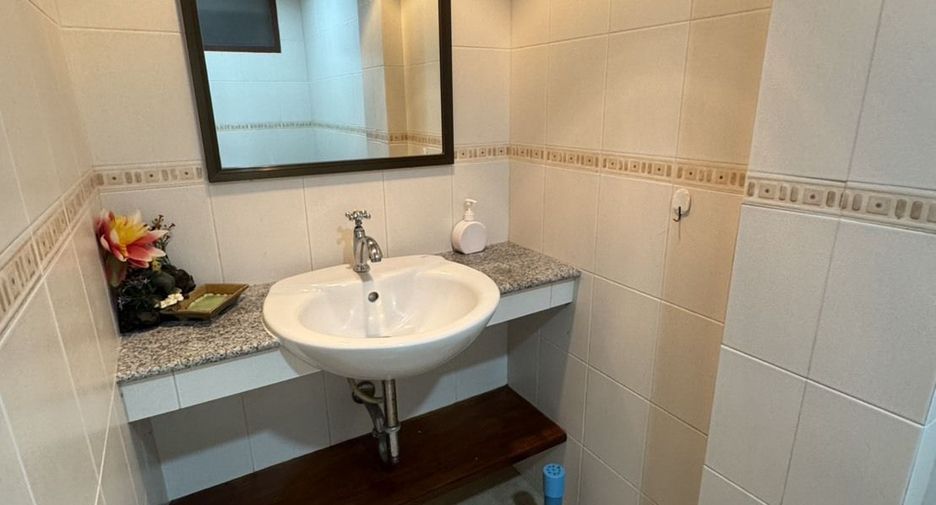For rent 4 bedrooms townhouse in Hua Hin, Prachuap Khiri Khan
