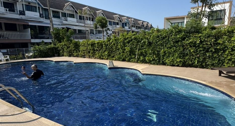 For rent 4 bedrooms townhouse in Hua Hin, Prachuap Khiri Khan