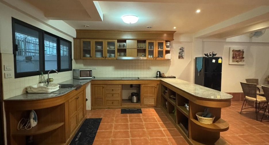 For rent 4 bedrooms townhouse in Hua Hin, Prachuap Khiri Khan