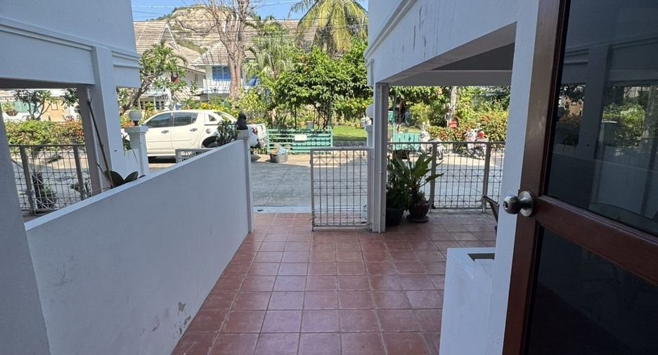 For rent 4 bedrooms townhouse in Hua Hin, Prachuap Khiri Khan