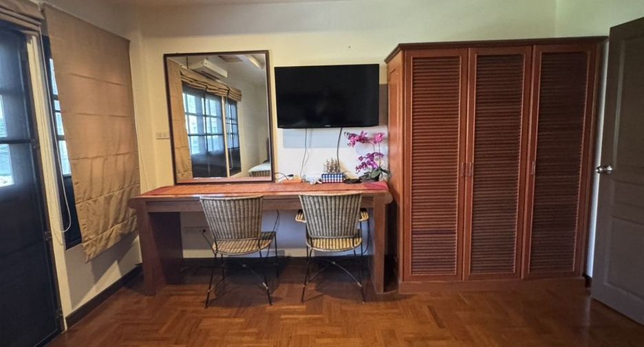 For rent 4 bedrooms townhouse in Hua Hin, Prachuap Khiri Khan