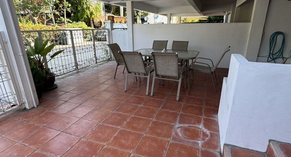 For rent 4 bedrooms townhouse in Hua Hin, Prachuap Khiri Khan