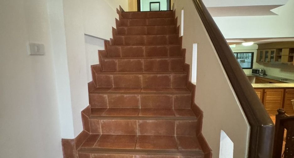 For rent 4 bedrooms townhouse in Hua Hin, Prachuap Khiri Khan