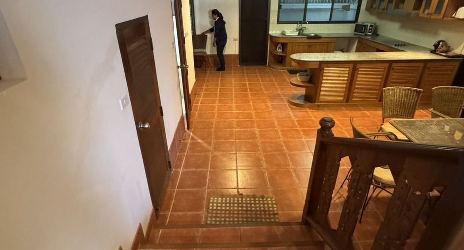 For rent 4 bedrooms townhouse in Hua Hin, Prachuap Khiri Khan