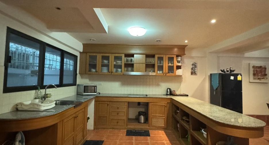 For rent 4 bedrooms townhouse in Hua Hin, Prachuap Khiri Khan