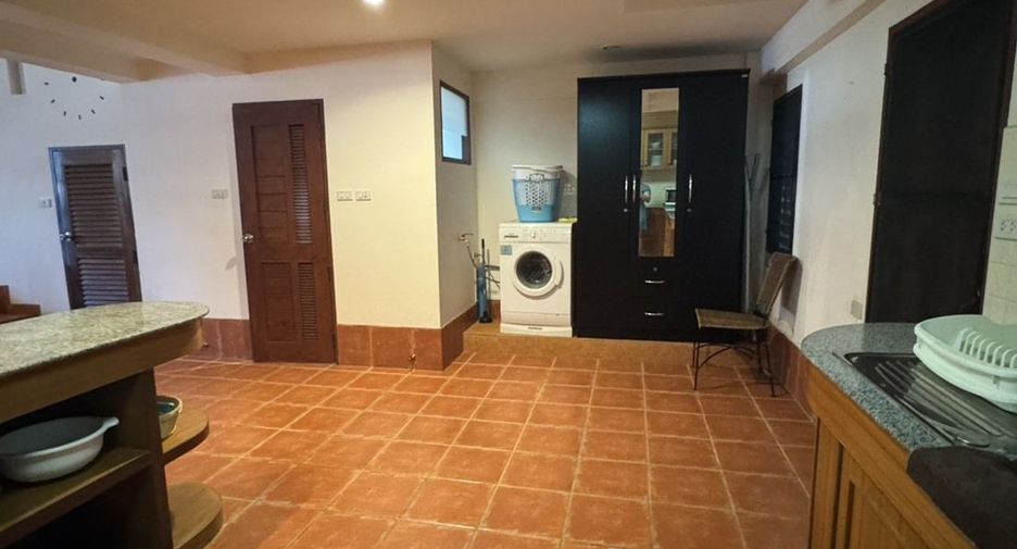 For rent 4 bedrooms townhouse in Hua Hin, Prachuap Khiri Khan
