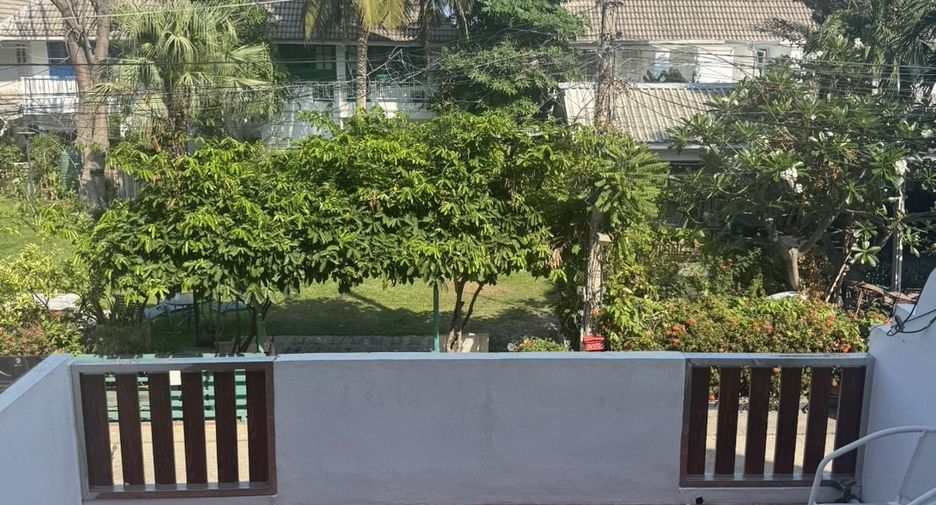 For rent 4 bedrooms townhouse in Hua Hin, Prachuap Khiri Khan
