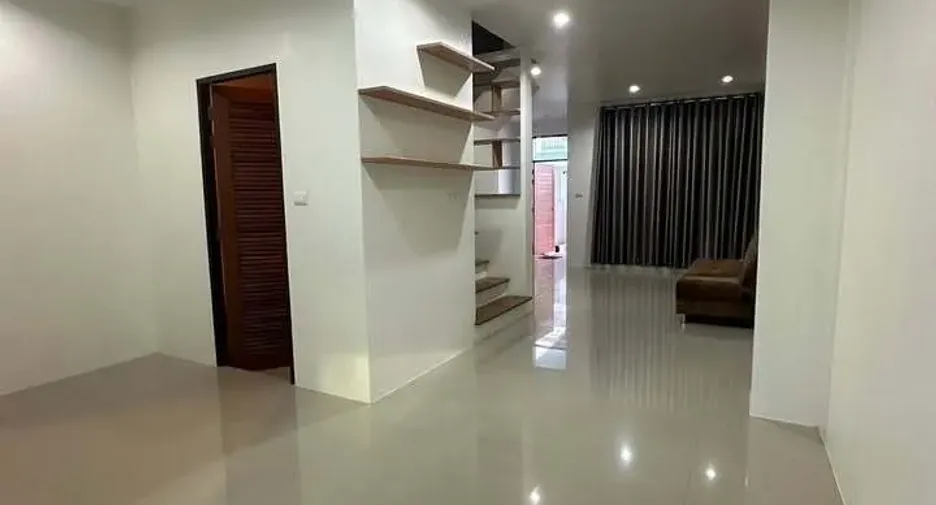 For rent 2 bedrooms townhouse in San Sai, Chiang Mai