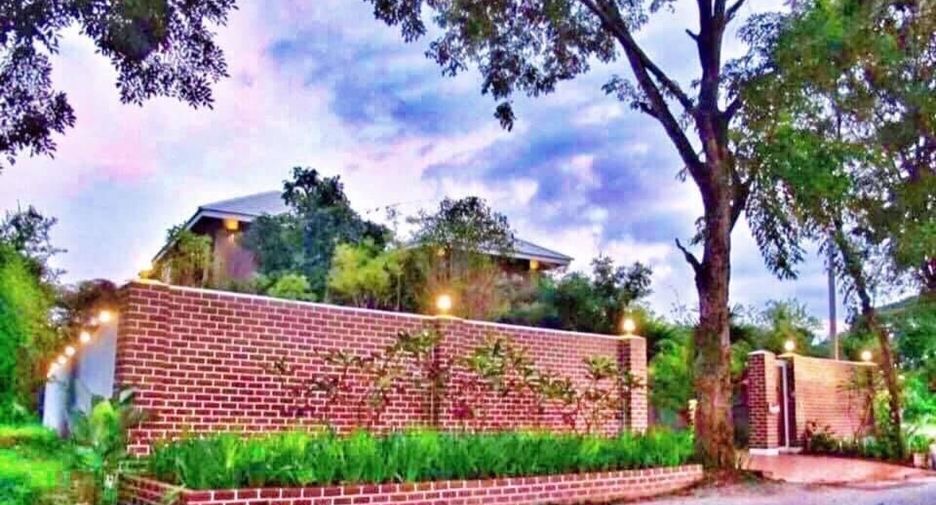 For sale 4 bedrooms house in Mueang Chiang Mai, Chiang Mai