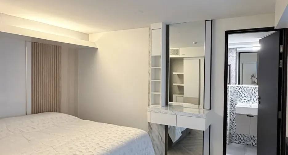 For sale 2 bedrooms condo in Watthana, Bangkok
