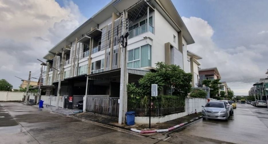 ขาย 3 ห้องนอน ทาวน์เฮ้าส์ ใน ทุ่งครุ, กรุงเทพฯ