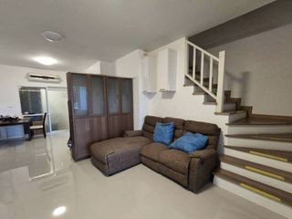 Casa adosada en venta de 3 habitaciones en Thung Khru, Bangkok