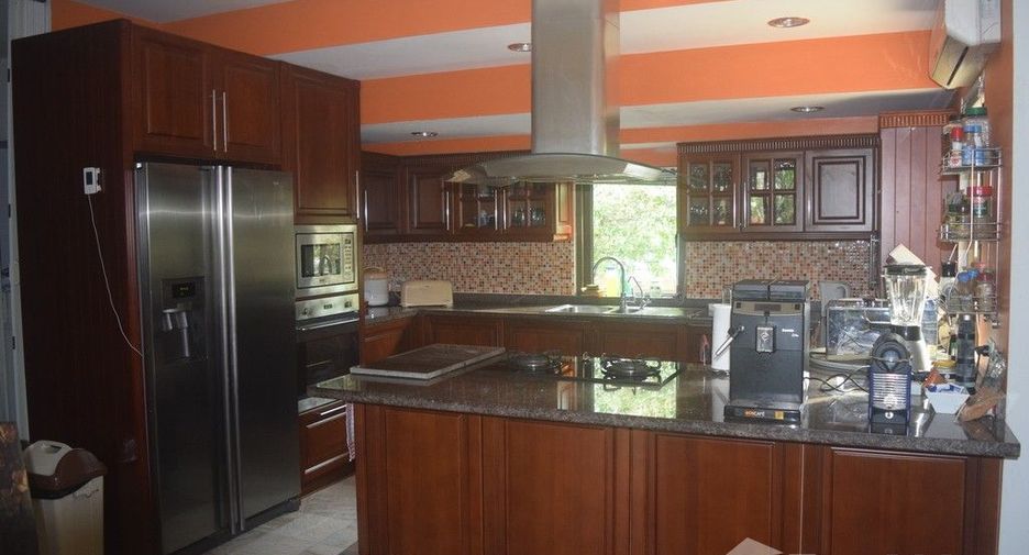 For sale 5 bedrooms house in Ko Samui, Surat Thani