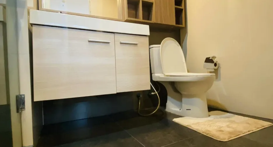 For sale and for rent 2 bedrooms condo in Watthana, Bangkok