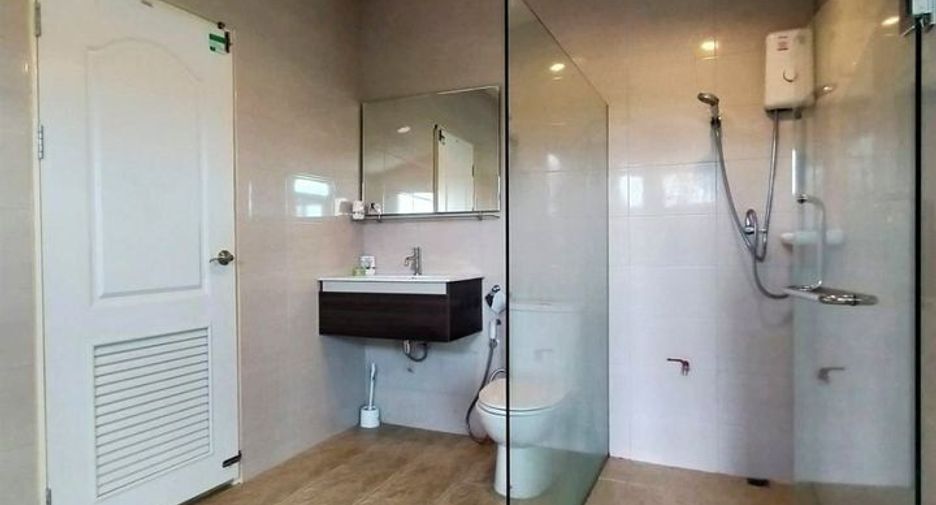For rent 5 bedrooms villa in Mueang Chiang Mai, Chiang Mai