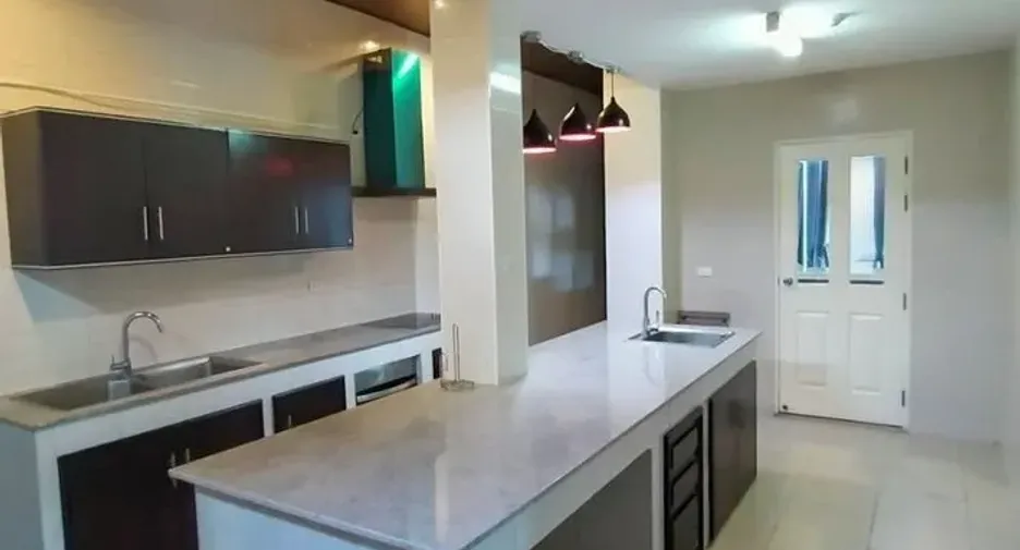 Villa en alquiler de 5 habitaciones en Mueang Chiang Mai, Chiang Mai