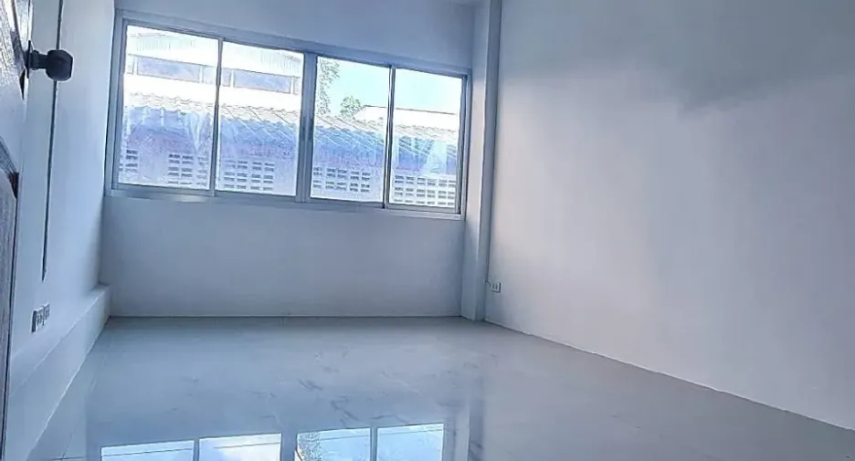 For sale 4 bedrooms townhouse in Mueang Chiang Mai, Chiang Mai