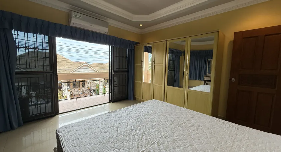 For rent 4 bedrooms villa in Bang Lamung, Chonburi