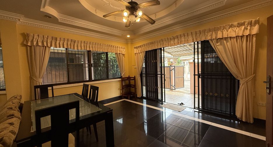 For rent 4 bedrooms villa in Bang Lamung, Chonburi