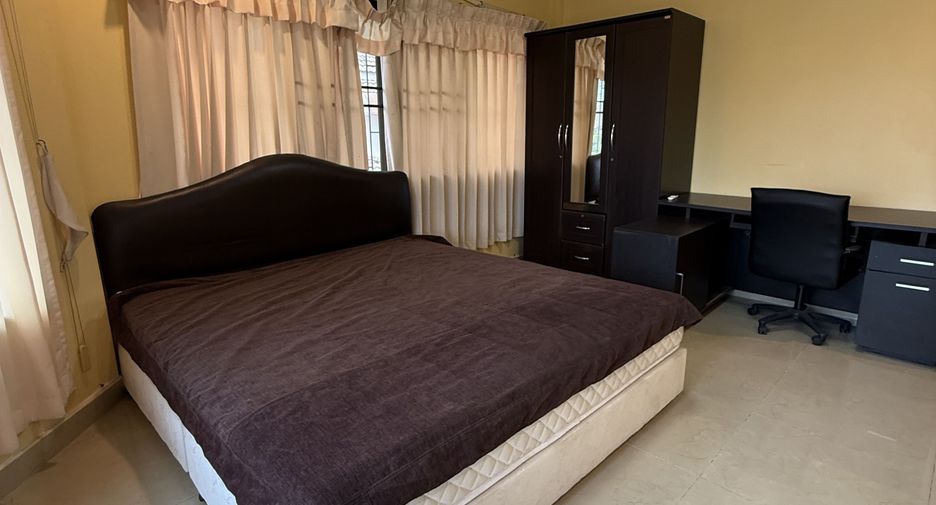 For rent 4 bedrooms villa in Bang Lamung, Chonburi