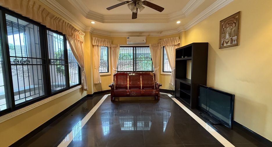 For rent 4 bedrooms villa in Bang Lamung, Chonburi