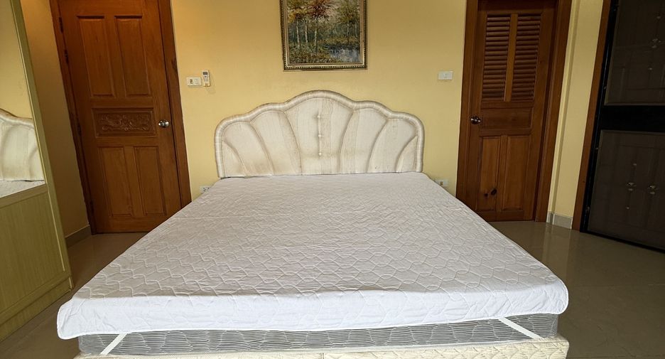 For rent 4 bedrooms villa in Bang Lamung, Chonburi