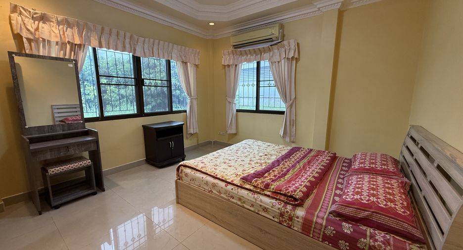 For rent 4 bedrooms villa in Bang Lamung, Chonburi
