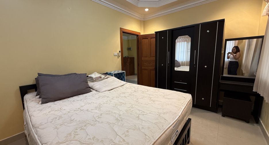 For rent 4 bedrooms villa in Bang Lamung, Chonburi