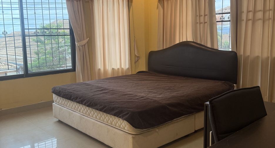 For rent 4 bedrooms villa in Bang Lamung, Chonburi