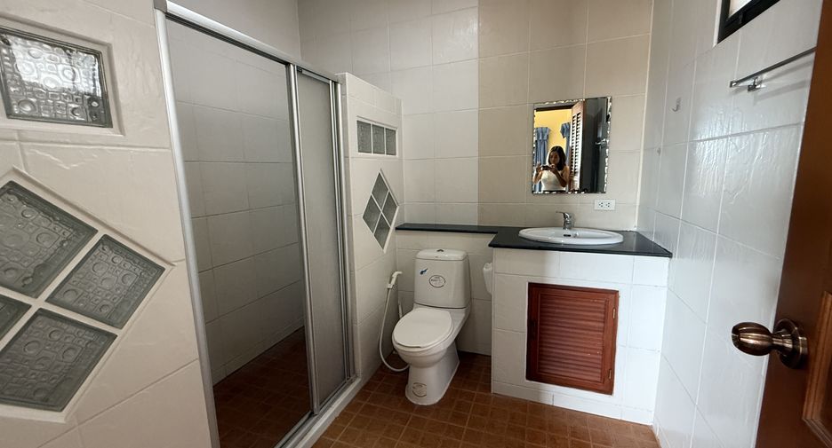 For rent 4 bedrooms villa in Bang Lamung, Chonburi
