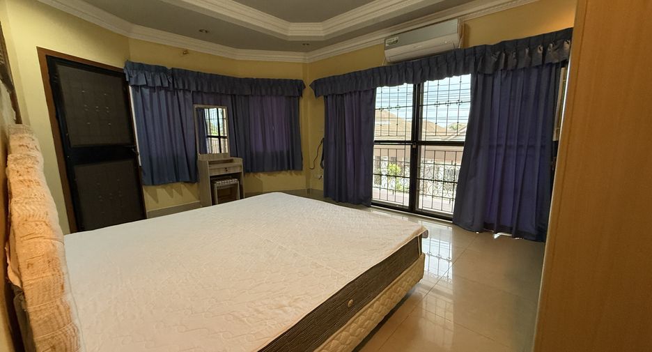 For rent 4 bedrooms villa in Bang Lamung, Chonburi