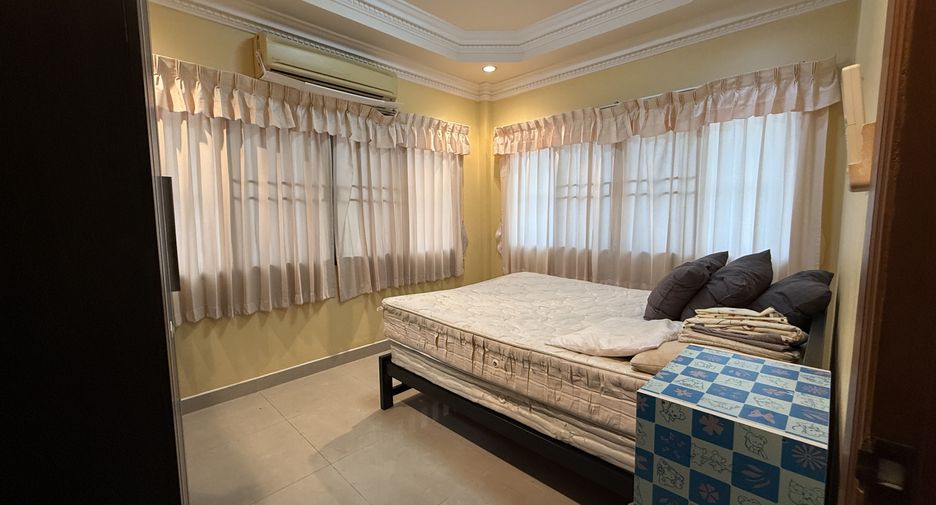 For rent 4 bedrooms villa in Bang Lamung, Chonburi